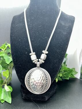 Vintage Boho Silver Tone Hammered Pendant Necklace Thick Mesh Chain Textured 19"